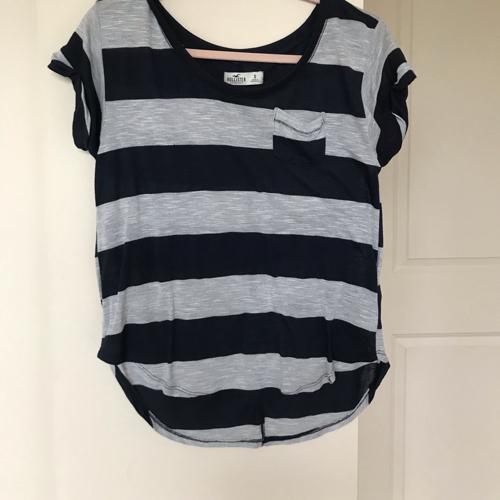 hollister striped tee 🔸buy 1 get 1 50%🔶